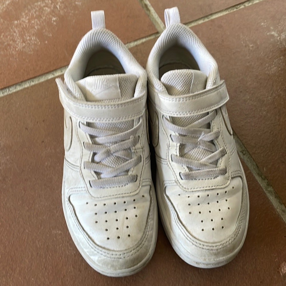 Boys Nike sneaker